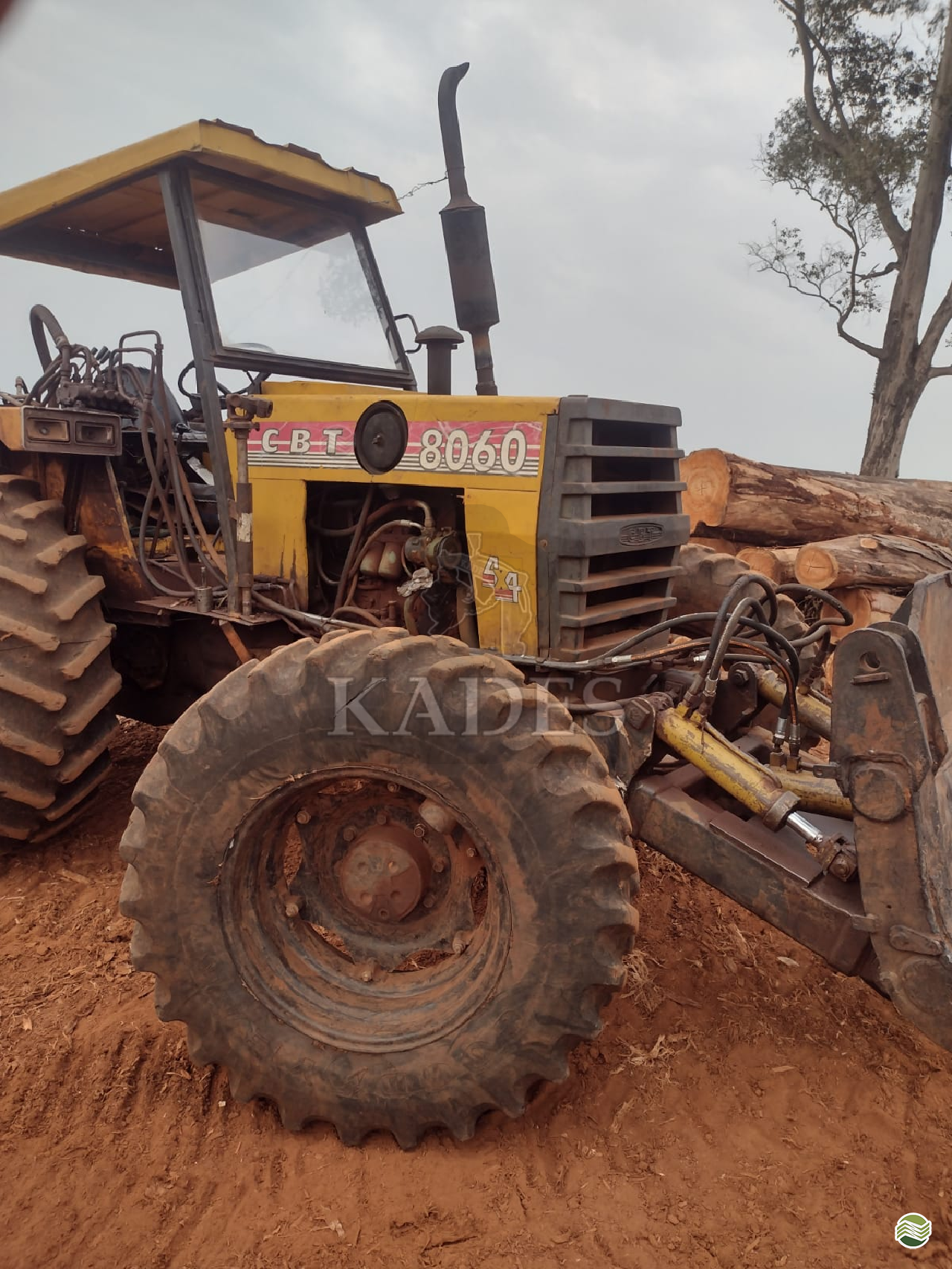 TRATOR CBT CBT 8060 Tração 4x4 Kades Central De Máquinas CACADOR SANTA CATARINA SC